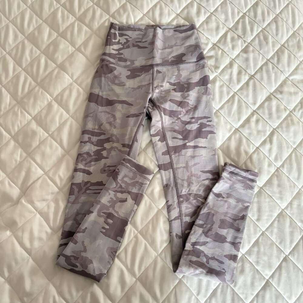 Lululemon Wunder Under High Rise 7/8 Ankle Leggings Womens Size 2‎ Purple Camo